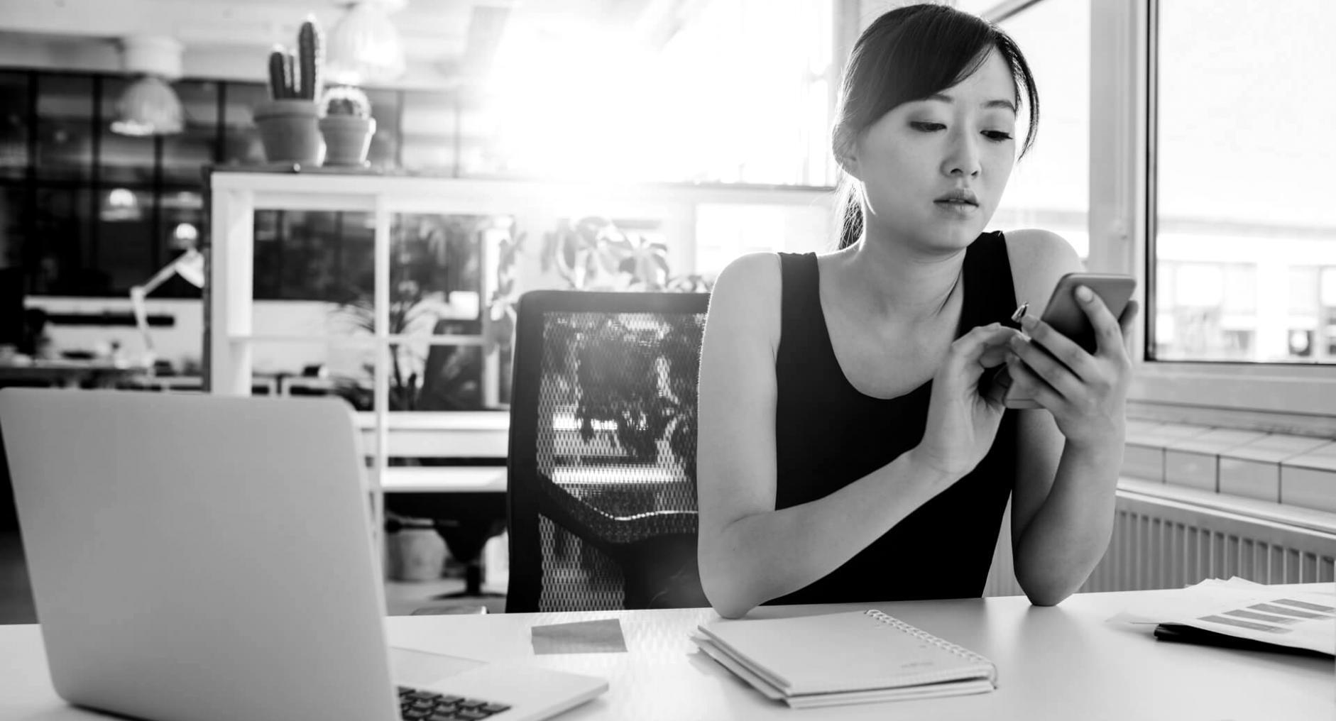 Students analyzing SEO metrics on computer screens during online analytics session